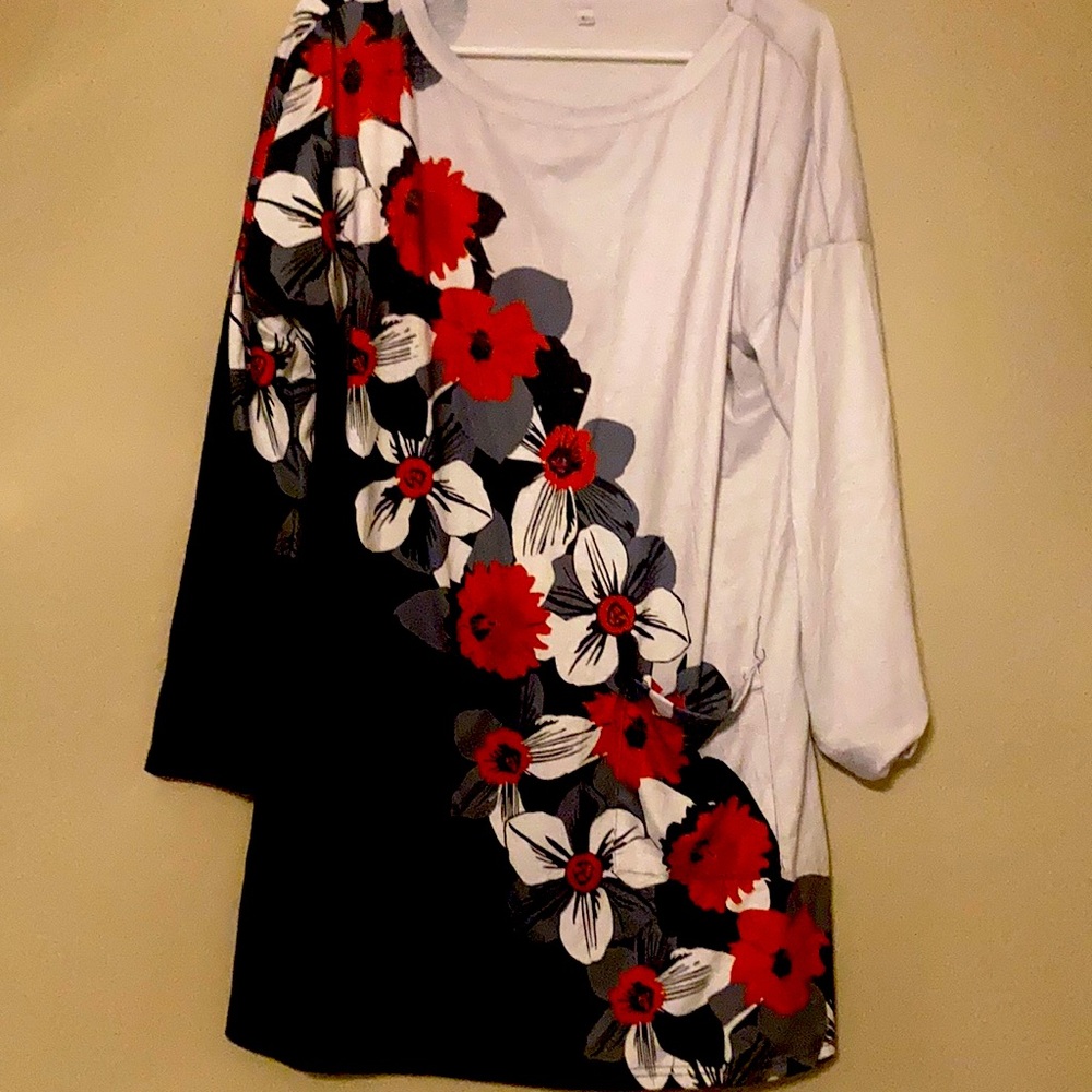 Size large women’s floral shirt